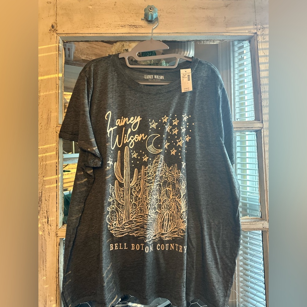 A12 NWT Maurice’s | Laniey Wilson Gray Graphic T-Shirt